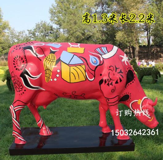 动物牛雕塑厂家，彩绘牛雕塑价格，玻璃钢牛雕塑生产制作