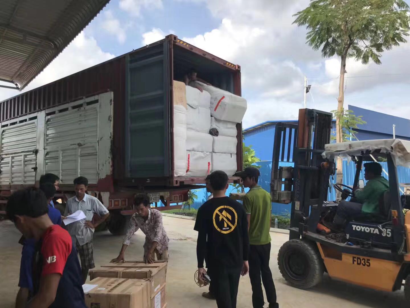 中国国际陆运柬埔寨门到门货运专线图片
