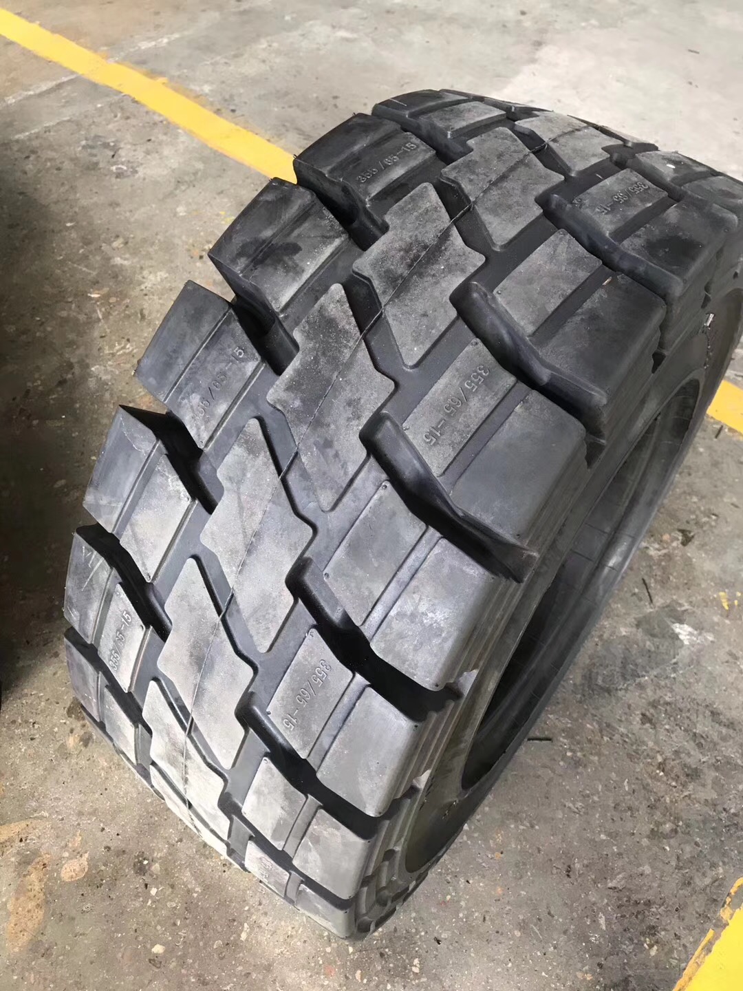 台州市实心橡胶轮胎厂家实心橡胶轮胎，广东实心橡胶轮胎厂家，广东优质实心橡胶轮胎批发