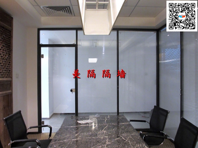 深圳福田办公室双层玻璃加百叶隔断