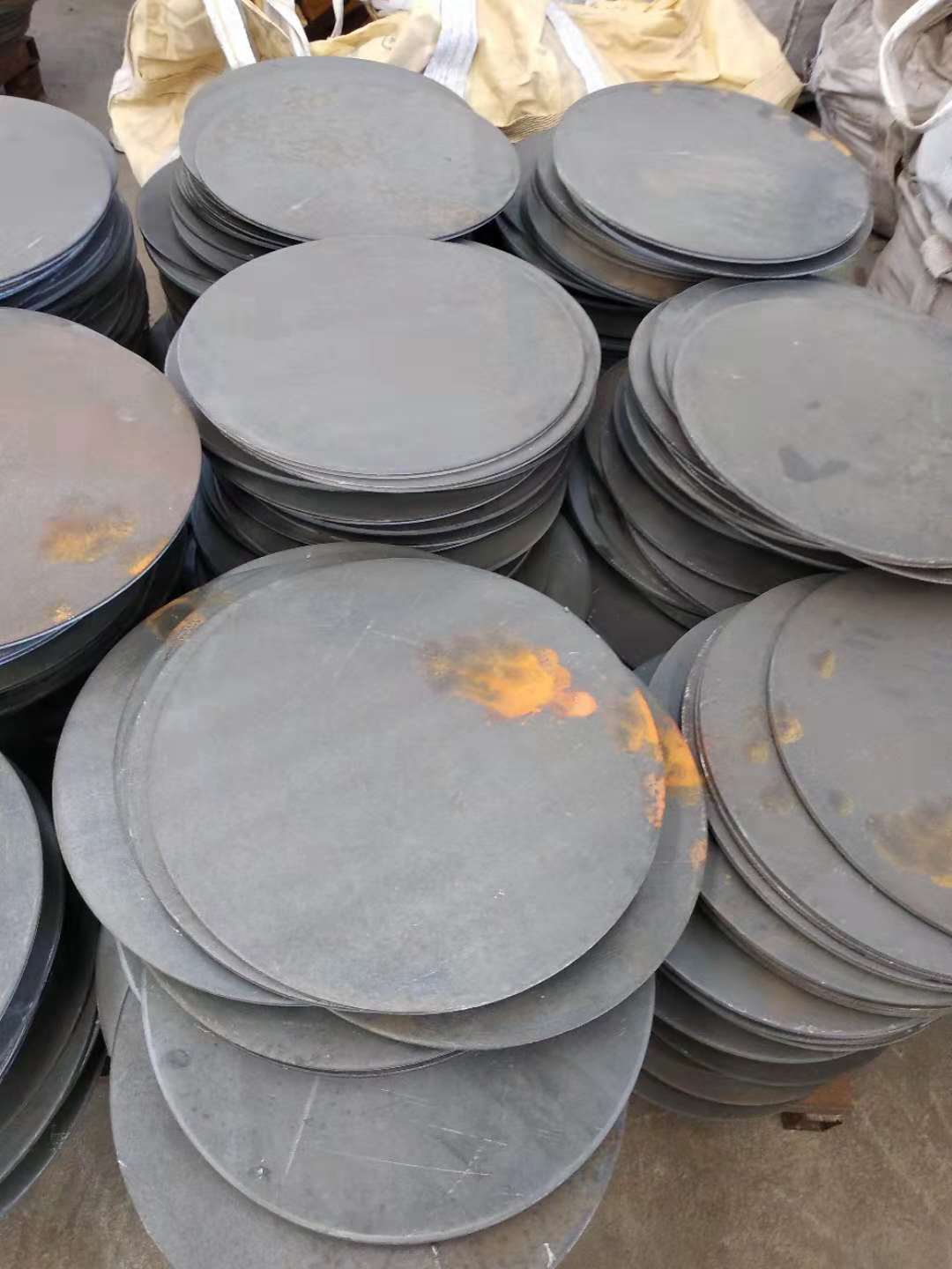 现货供应碳钢冲压圆片 冲压碳钢圆盘厂家 聊城冲压件厂家