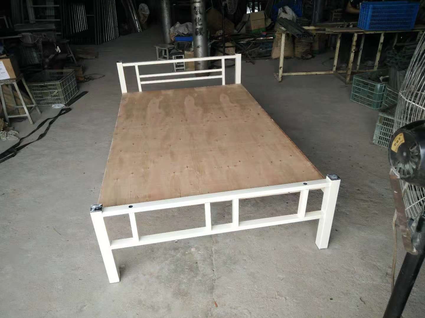 厂家销售幼儿园专 用床双层幼儿园床两层儿童床 东莞补习班桌子