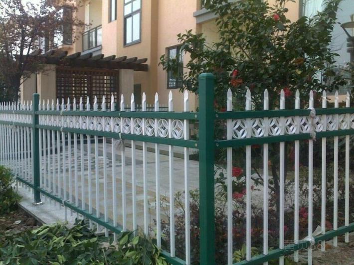 新钢护栏-家用围栏-小区别墅围栏道路隔离栅厂家订购经济适用防腐防锈