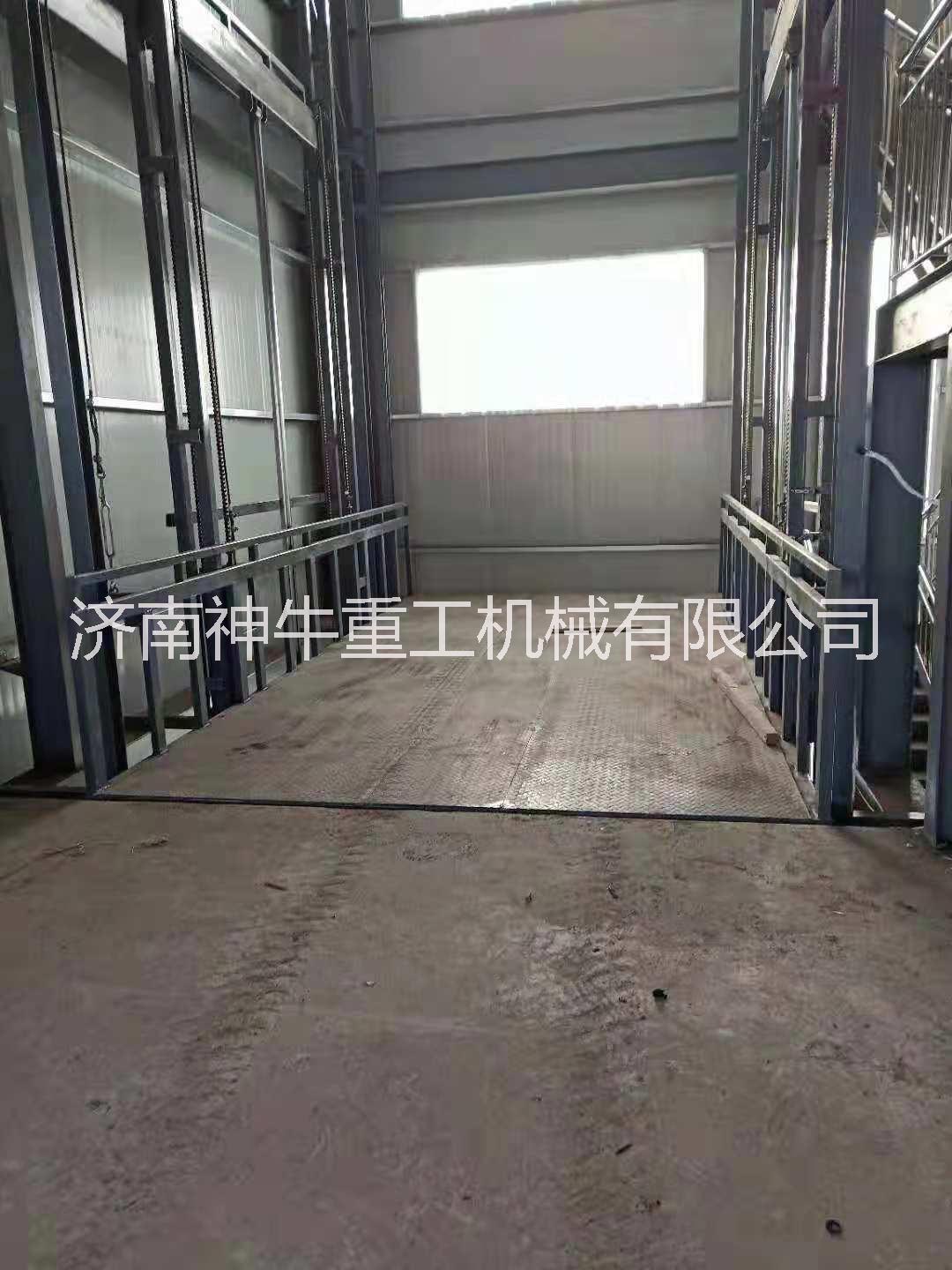 山东厂家定做固定导轨式升降机升降平台简易升降货梯厂房提升机图片