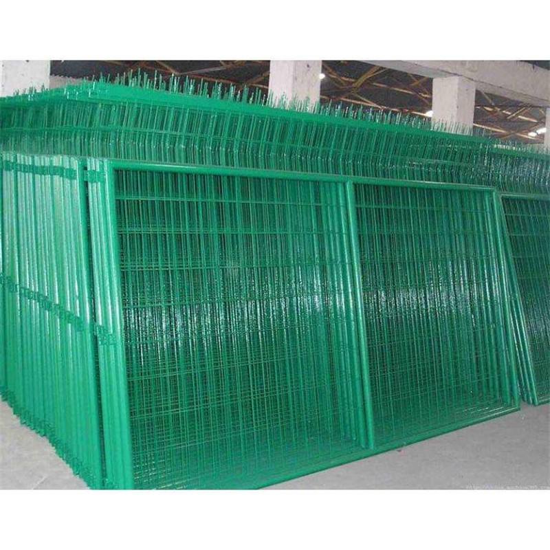 上海市双边丝护栏网厂家双边丝护栏网品质 钢板网护栏的安装方法