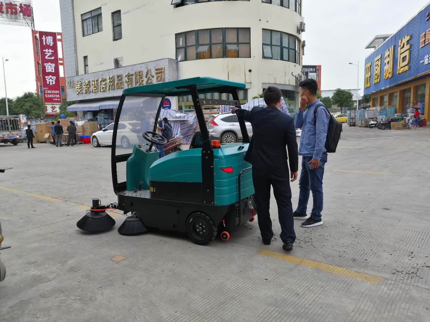 南宁市柳州工业园驾驶式自动扫地车推荐厂家