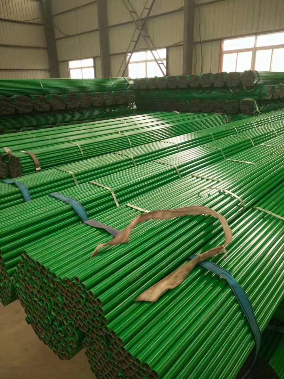新疆黑色包塑大棚管 厂家直销镀塑管 钢塑管质量放心有保障