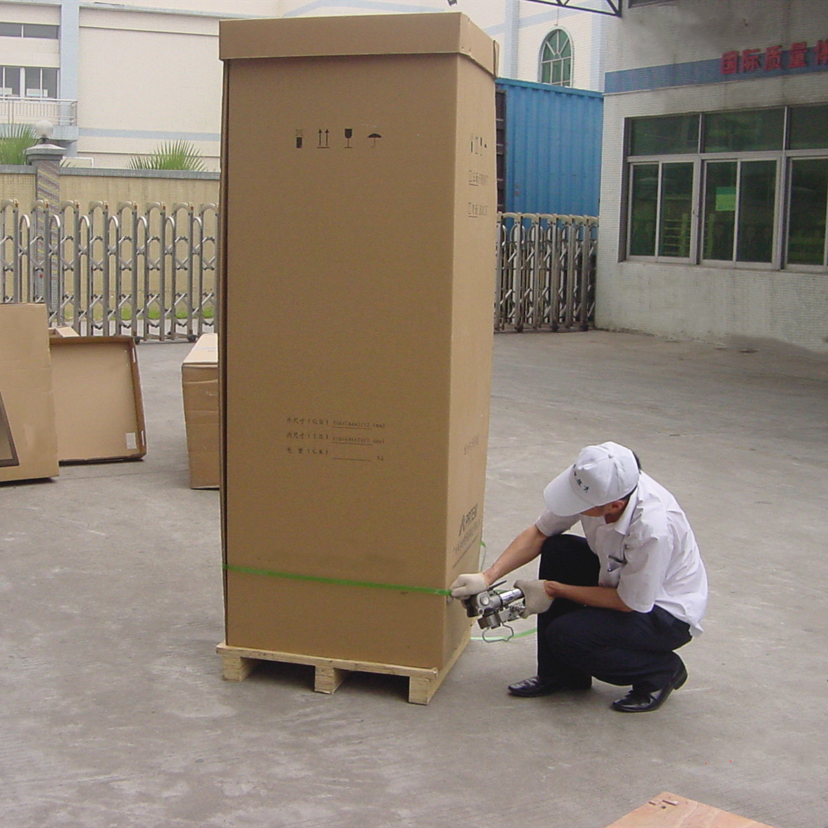 东莞/深圳/广州/广东重型包装 仪器设备包装箱 防水耐破 智能机柜 智能机柜重型包装纸箱