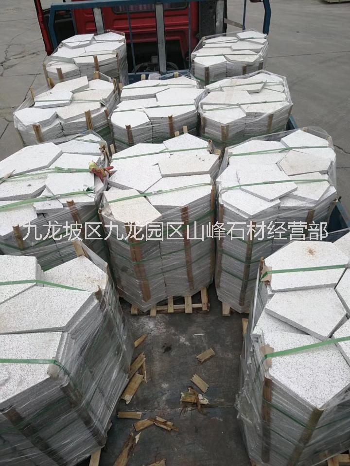 重庆九龙坡芝麻白冰裂纹石材加工厂 芝麻白碎拼厂 重庆冰裂纹加工厂电话图片