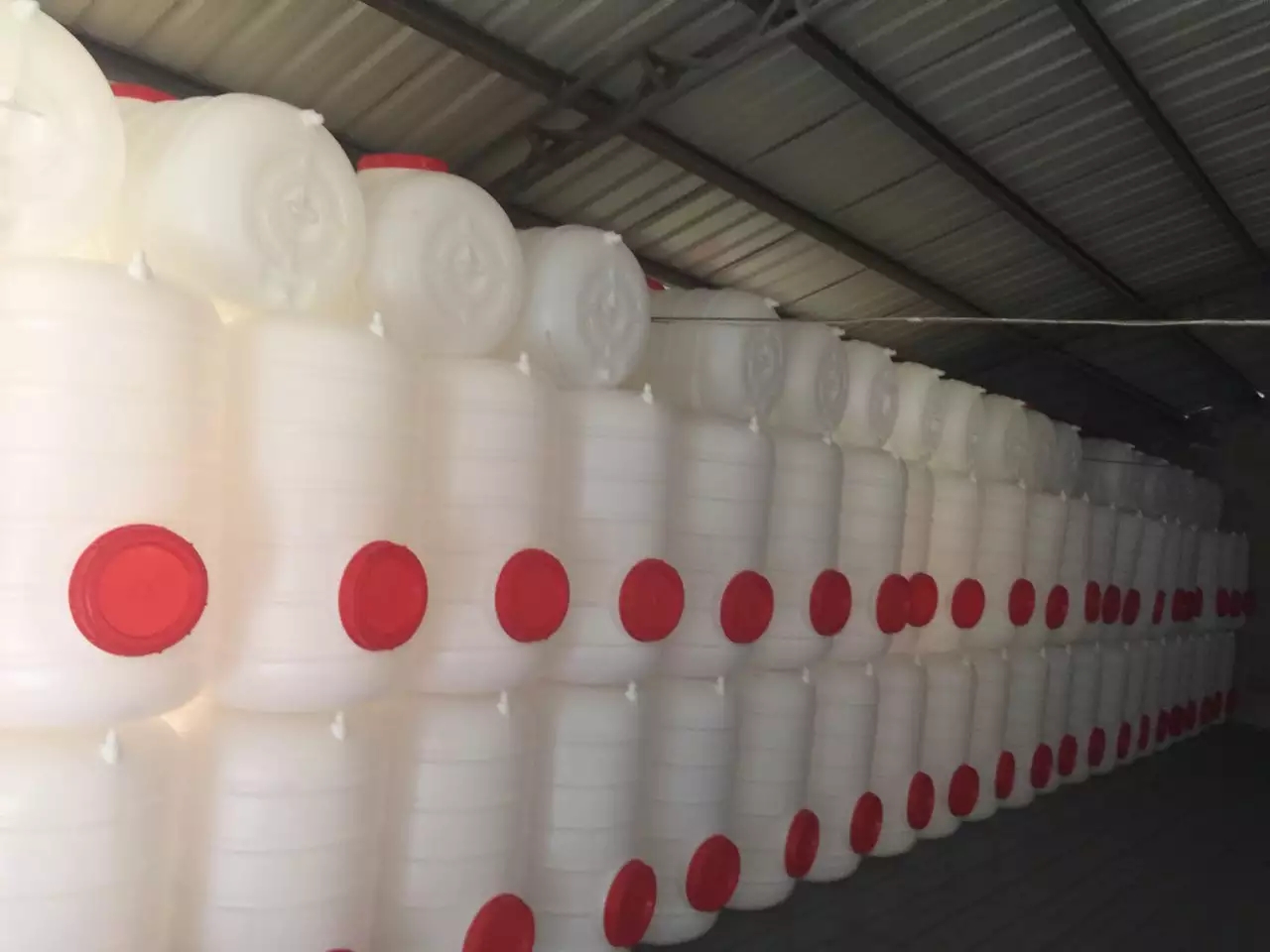 300升300公斤卧式塑料水桶_塑料水箱