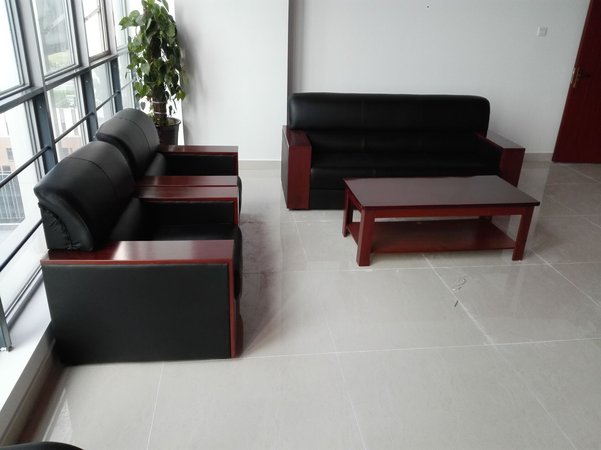 供应合肥销售生产办公沙发皮质沙发会议客户接待 简约办公沙发 组合沙发，接待沙发图片