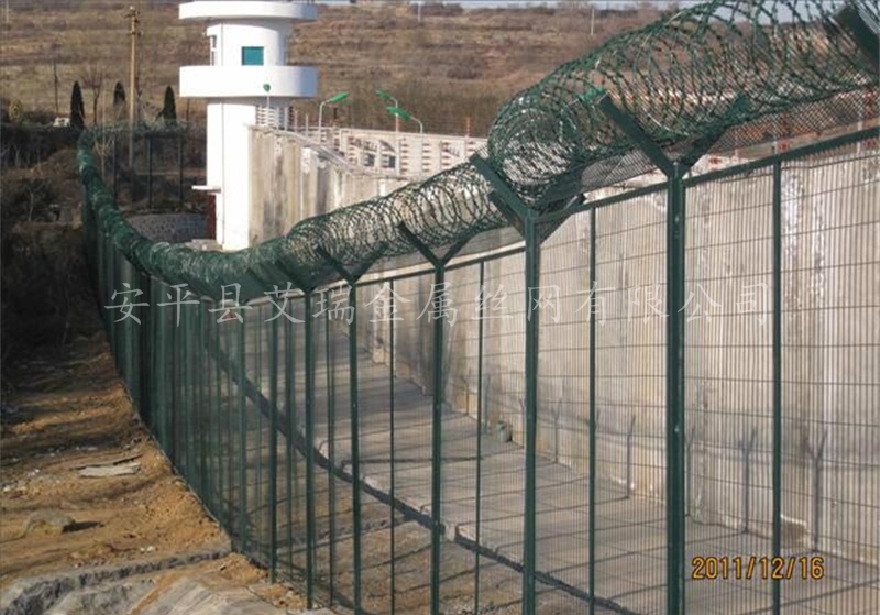 监防护网 生产监狱放风网巡逻道钢网墙防护网