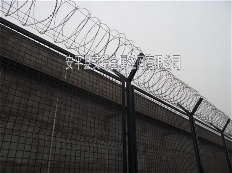监防护网 生产监狱放风网巡逻道钢网墙防护网