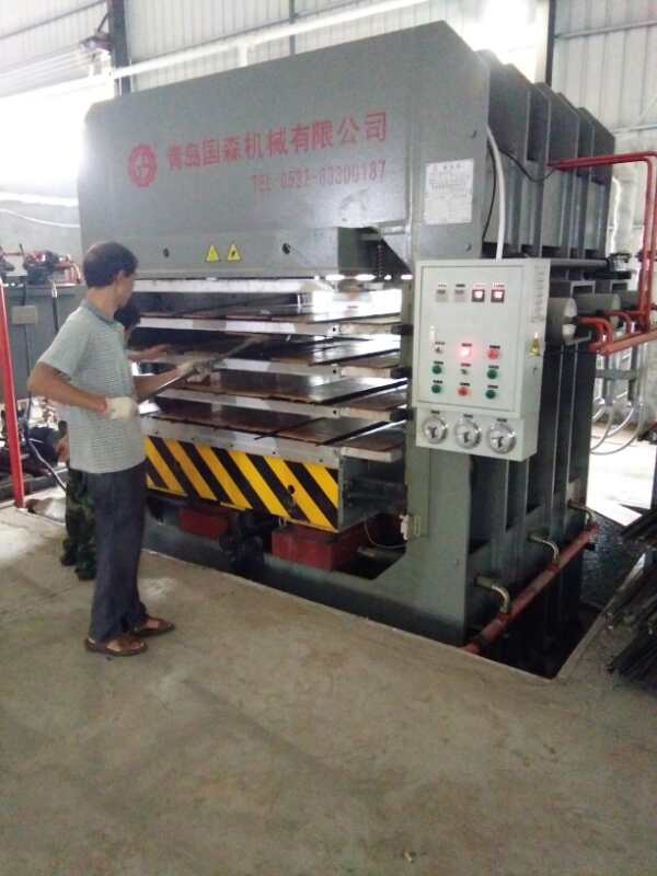 青岛国森800吨竹地板热压机 800吨竹板热压机 多层竹板热压机 竹地板热压机
