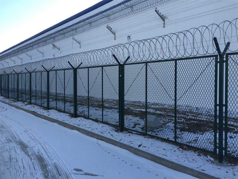 【方孔】监狱隔离网围栏网 监狱钢网墙隔离网价格图片