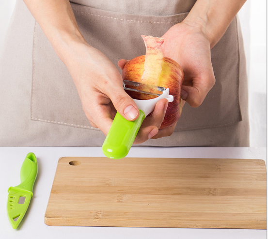 多功能不锈钢塑料苹果削皮器削皮刀两件套刮皮瓜刨水果小工具套装