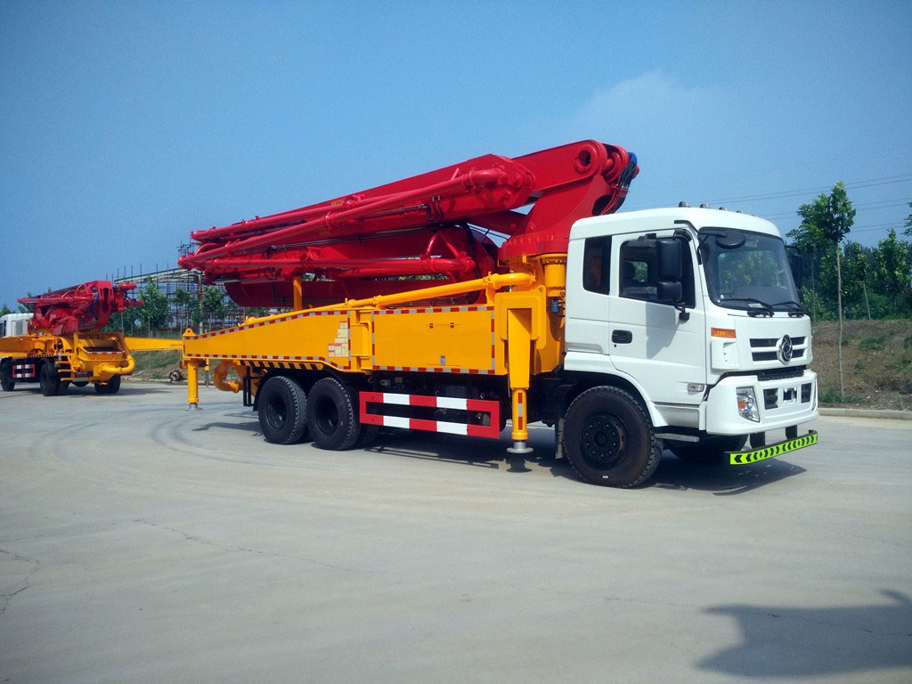 供应30-37米小型混凝土泵车