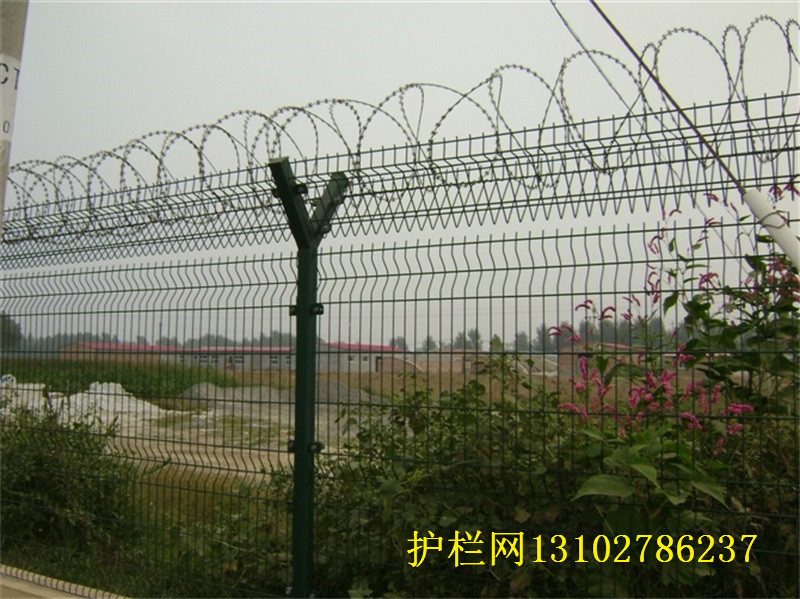 【斜方】监狱隔离网-监狱钢网墙价格-监狱梅花刺钢网墙厂