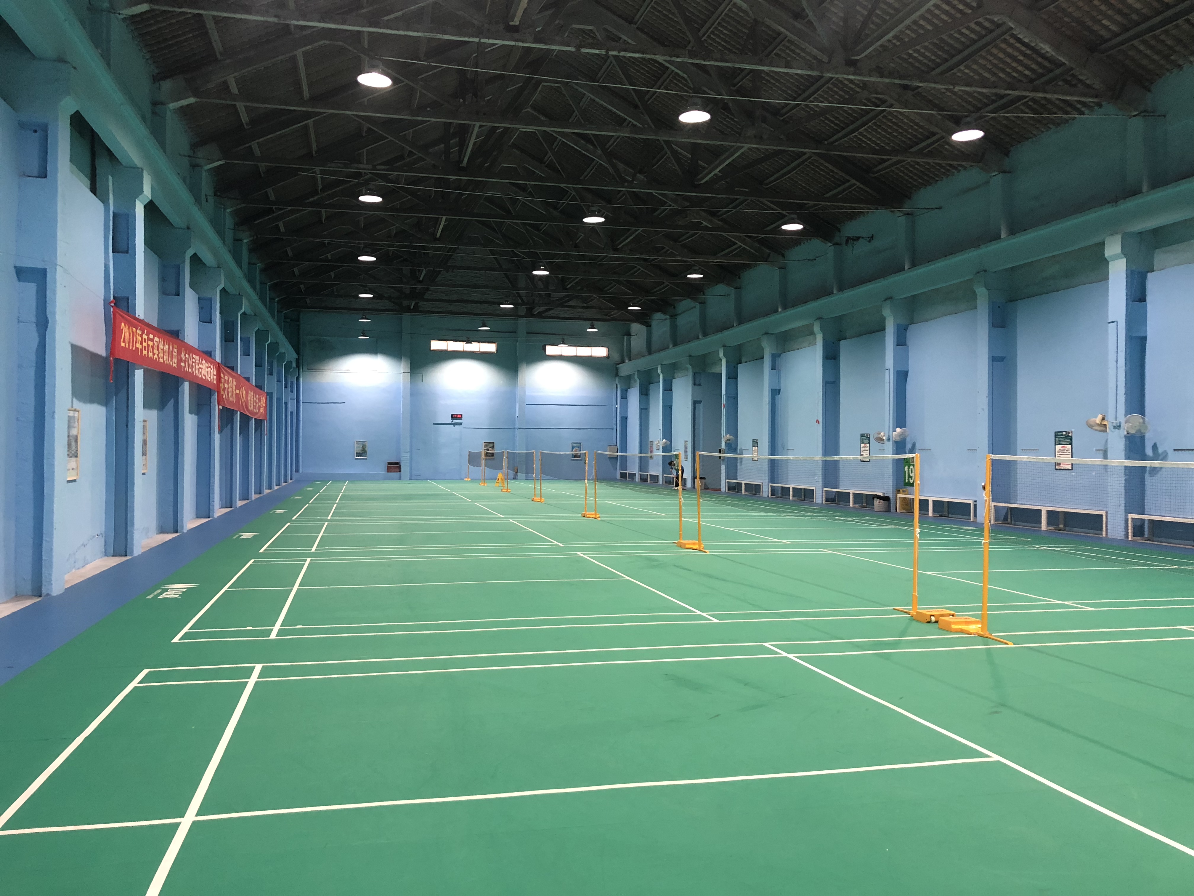 室内羽毛球场建设-室内羽毛球场施工PVC运动地板