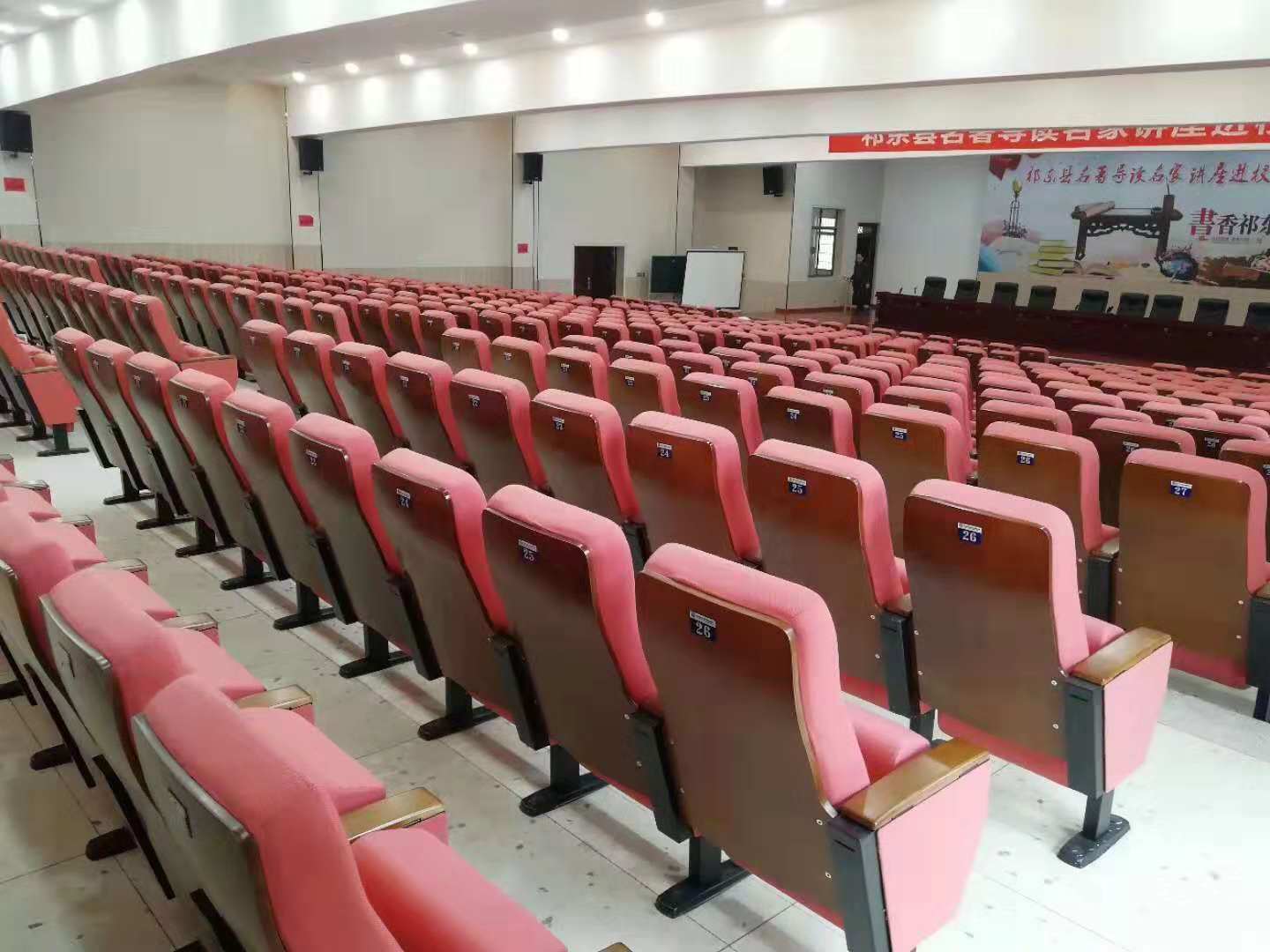 供应深圳学校礼堂排椅生产厂家 制造礼堂座椅厂家
