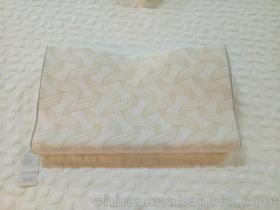 深圳厂家专业生产提供OEM慢回弹高密度舒适蝶形护颈枕头图片