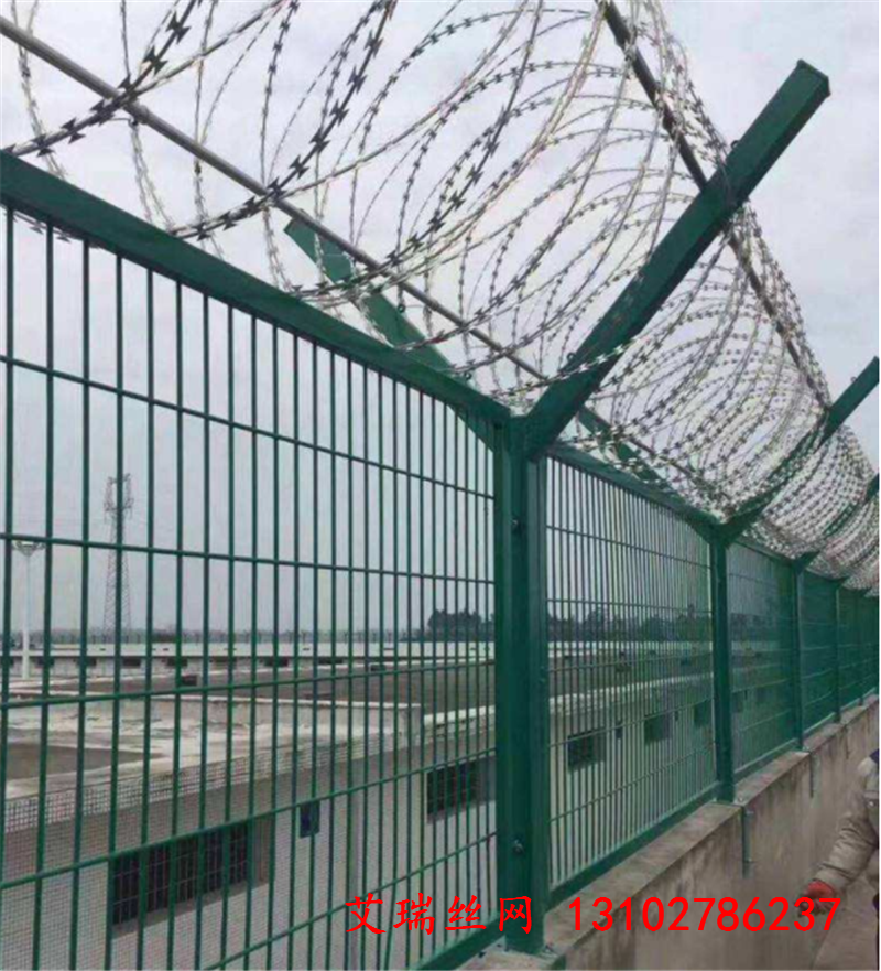 监狱刀刺钢网墙价格-看守所隔离网墙-济南监狱铁丝隔离网墙