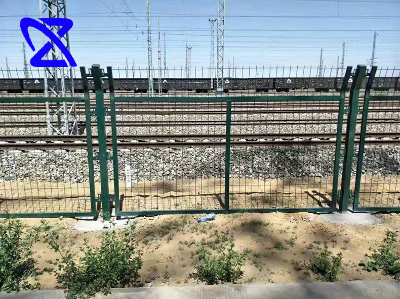 铁路护栏网 8001 8002 铁路防护栅栏 铁路护栏网生产厂家图片