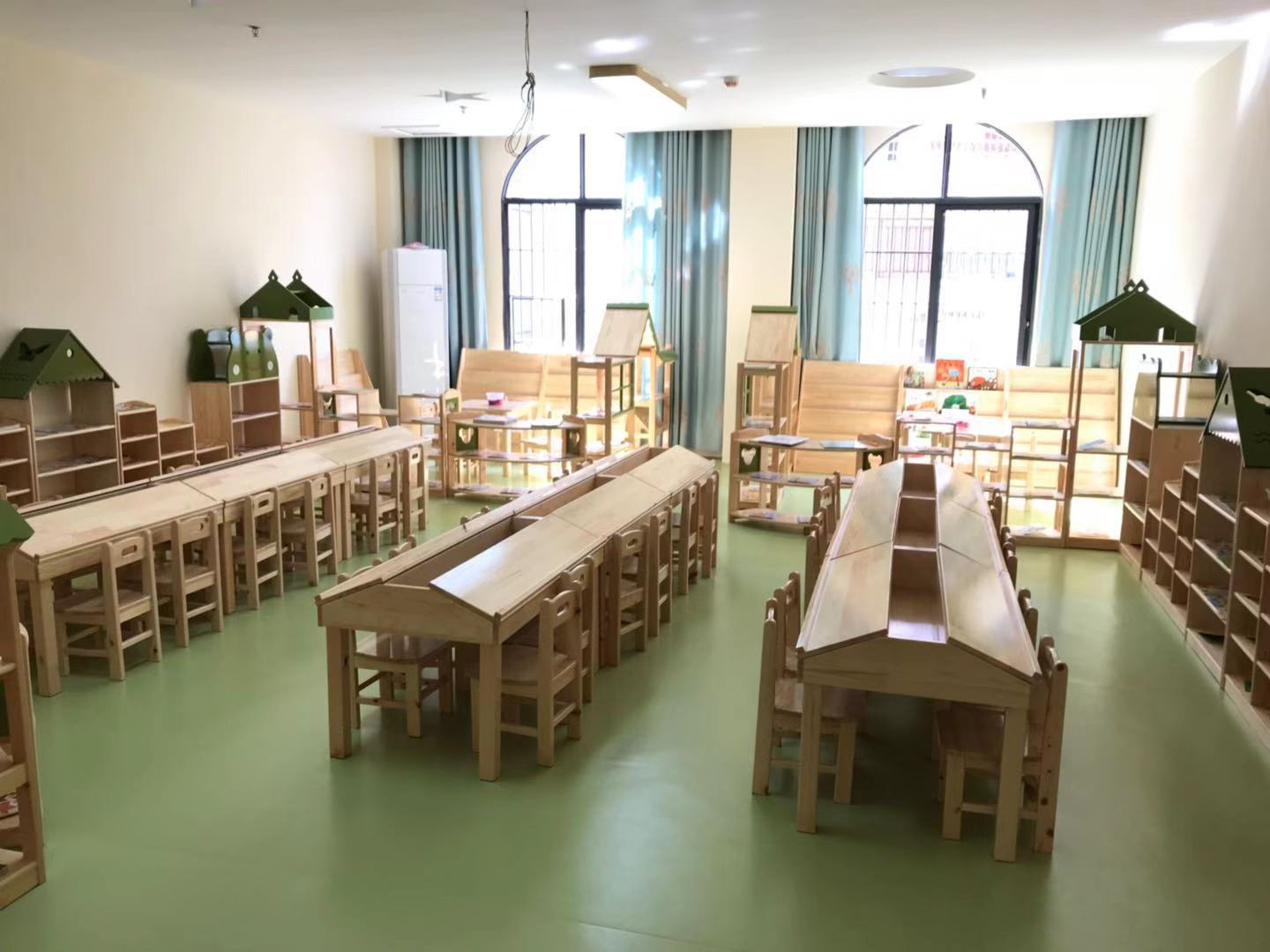 南宁厂家批发定做幼儿家具 幼儿园桌椅柜子 南宁市大风车游乐设备图片