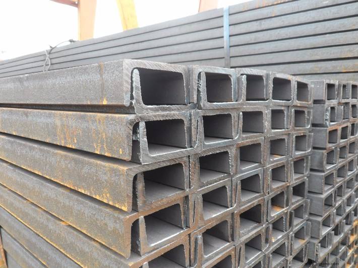 热镀锌槽钢北京现货Q235热镀锌槽钢，热轧槽钢厂家批发价格，可送货到场