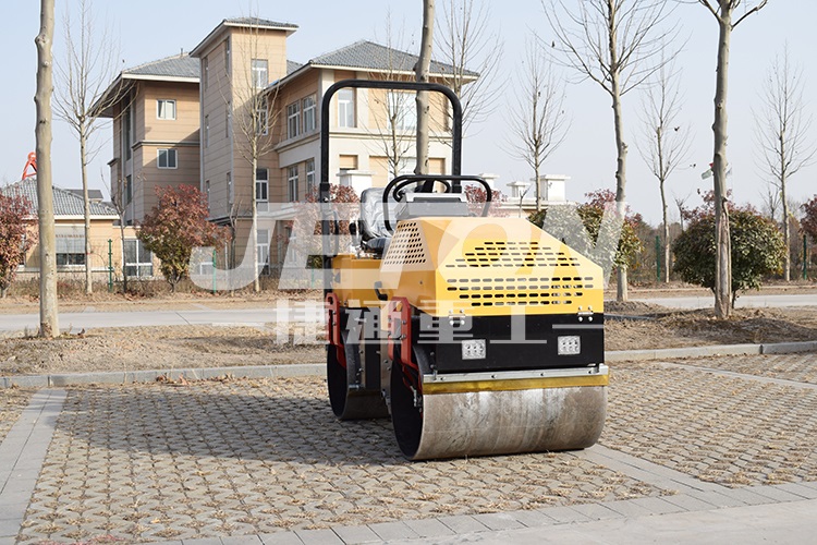 济宁市2吨小型座驾双钢轮压路机厂家山东2吨小型座驾双钢轮压路机