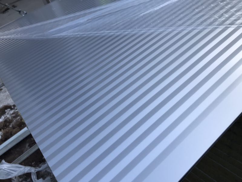 沈阳中海新型玻璃丝棉复合板新型岩棉夹芯板，聚氨酯复合板，小波纹设计美观简约