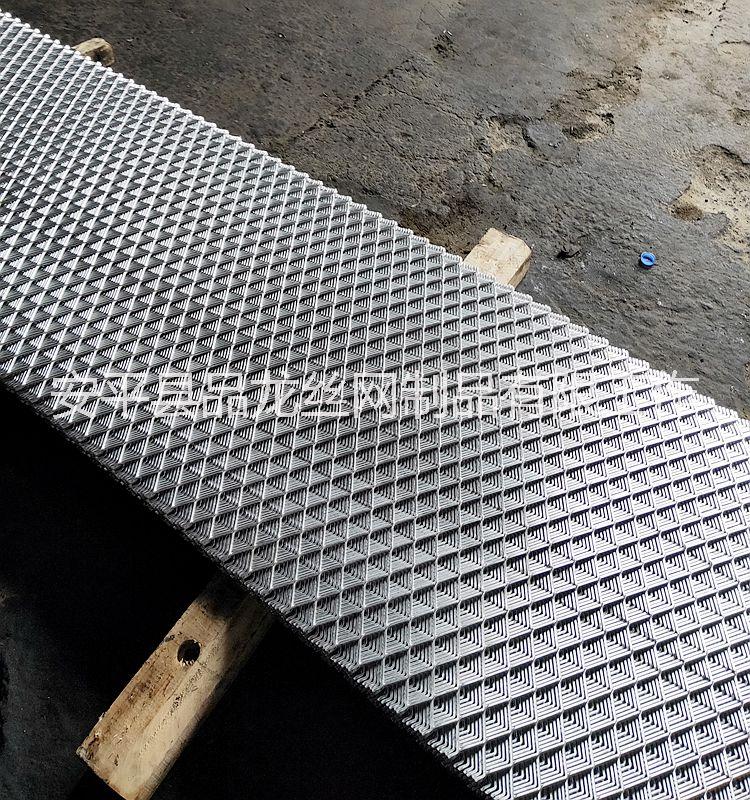 安平品龙丝网厂家直销钢板网，不锈钢板网  镀锌钢板网小型钢板网