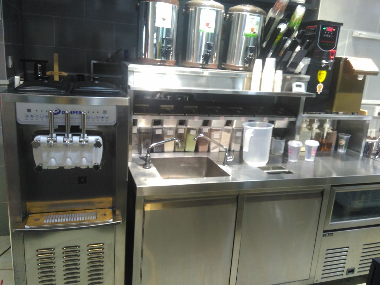 一套奶茶店机器设备 奶茶店的设备需要多少钱 奶茶店设备图片