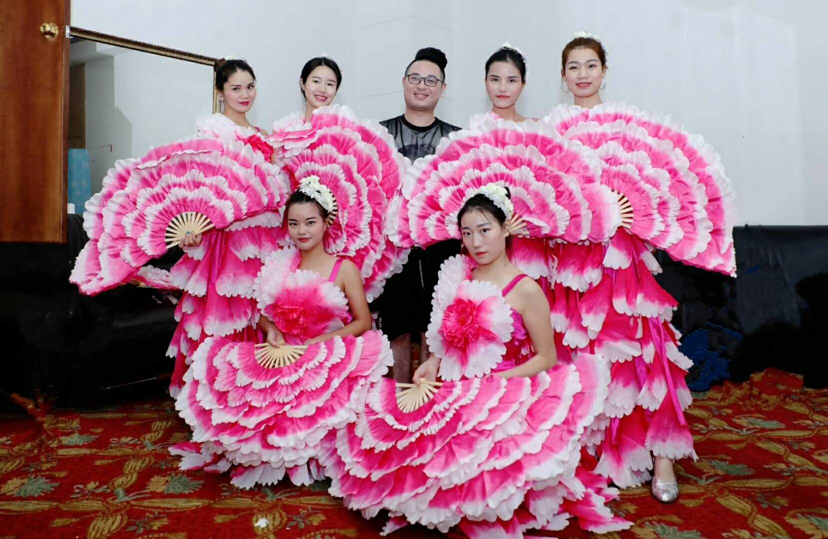 广东林润文化传媒晚会物料舞台灯光音响设备 大型晚会  发布会 鲜花拱门