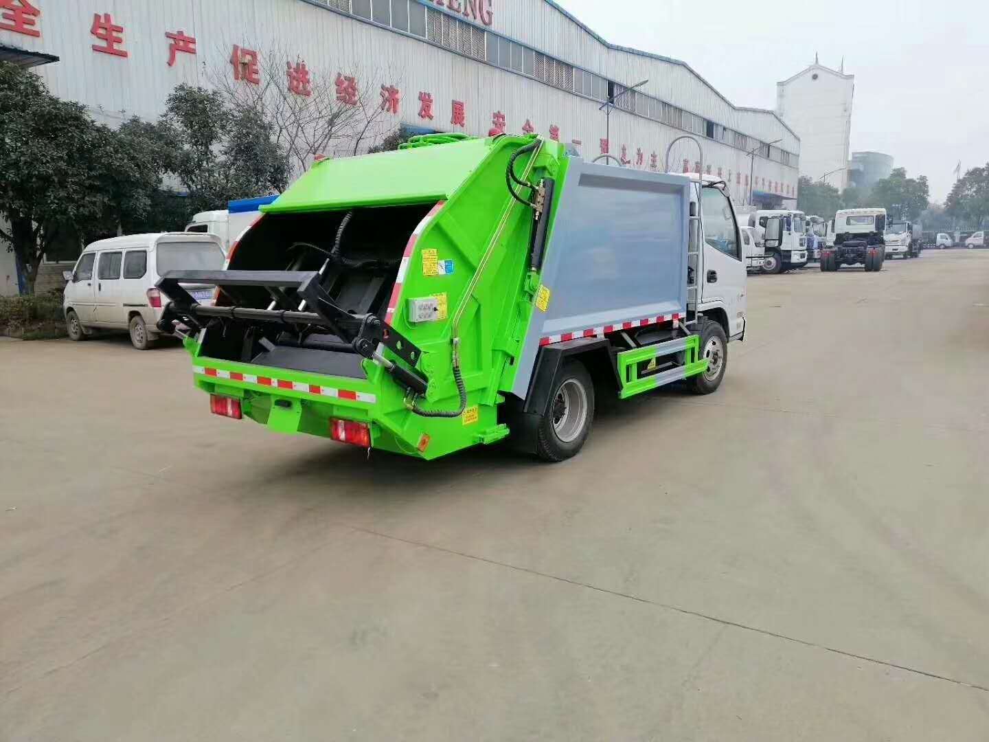 压缩式垃圾车-发往美丽重庆的4方凯马压缩式垃圾车准备试车-随州专用汽车厂家2019年 最 新价格火热促销中