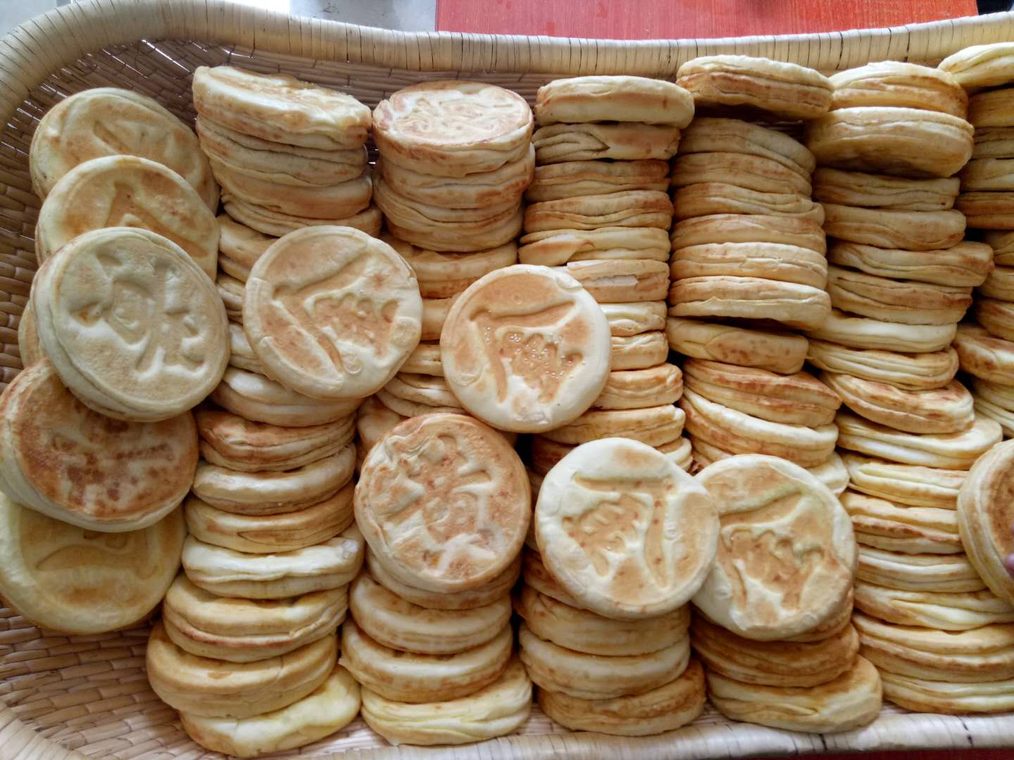 黄金香焖饼加盟店-河南黄金香焖饼价格-香酥饼厂商