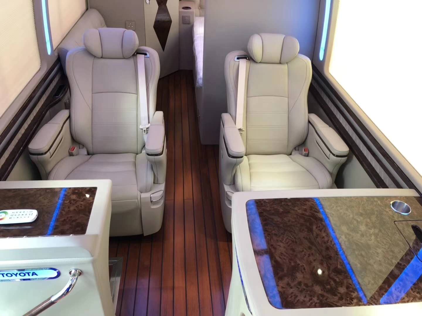 丰田考斯特改装内饰航空座椅木地板批发