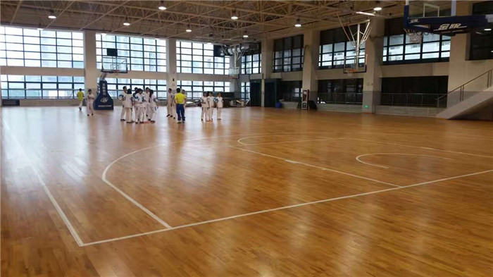 广州市木地板篮球场及木地板羽毛球场施工厂家