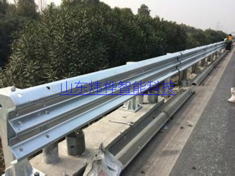 潍坊市公路护栏板成型机 护栏板生产设备厂家南京公路护栏板成型机 护栏板生产设备 生产速度可达15m/min