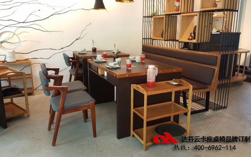 西域羊哒哒美味源餐厅桌椅 实木餐椅定制  实木快餐桌椅图片