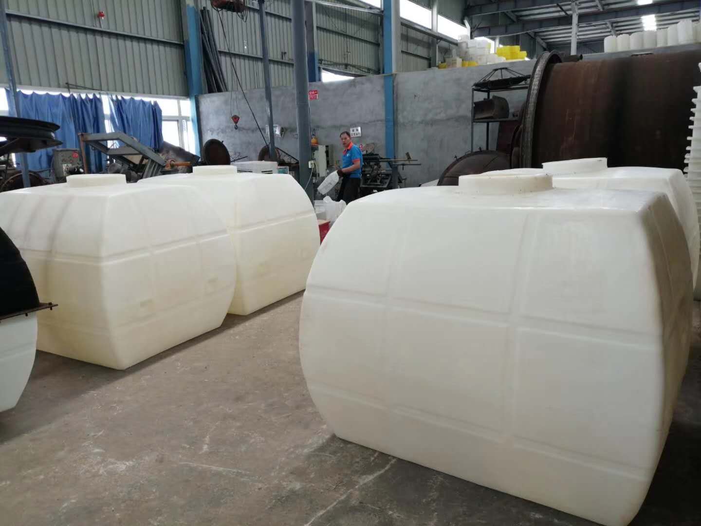 卧式水箱卧式塑料桶卧式塑料罐厂家卧式塑料罐厂家