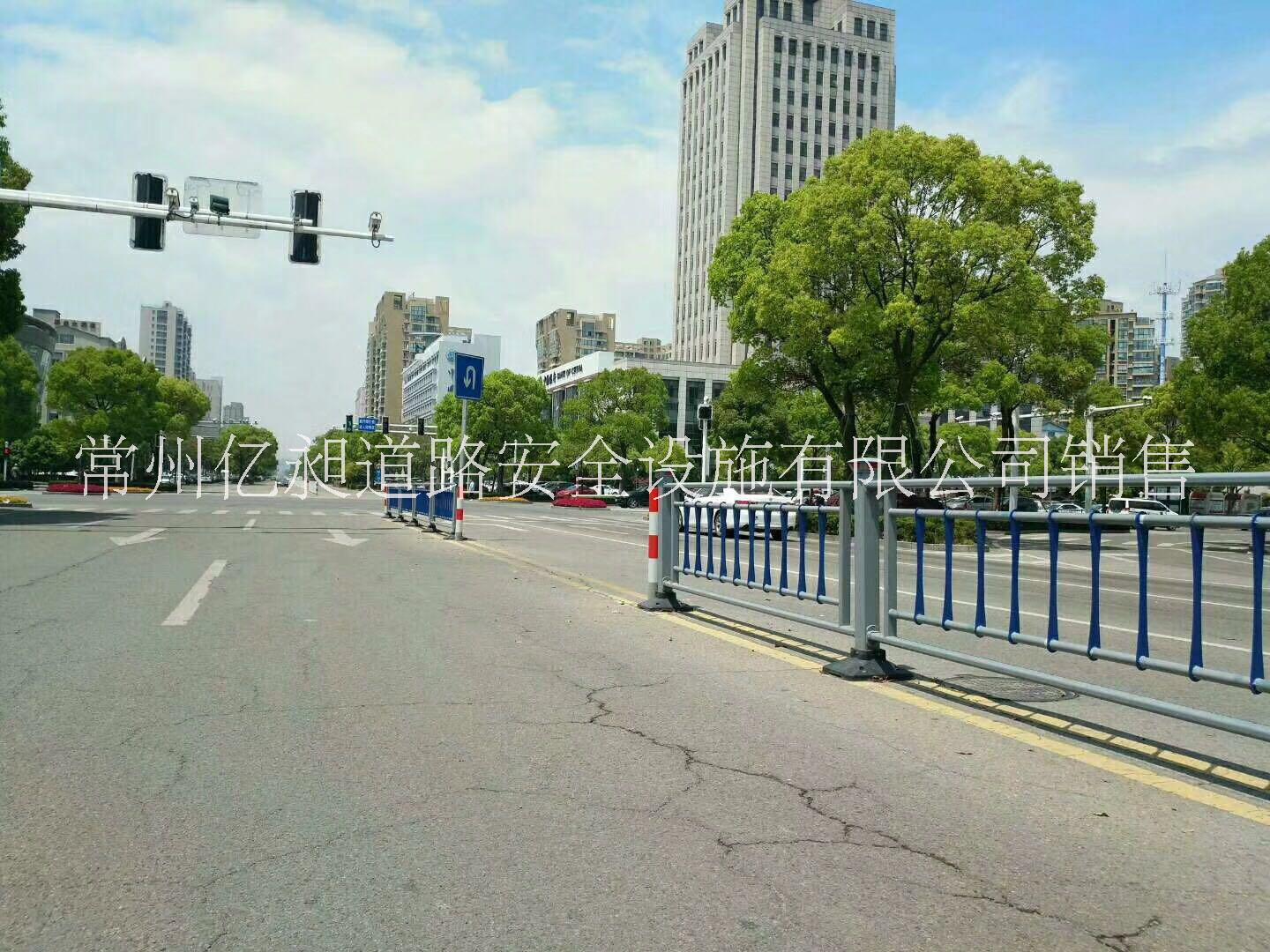 湖北湖南台州特制立柱护栏片钢板护栏，景观护栏，排队护栏