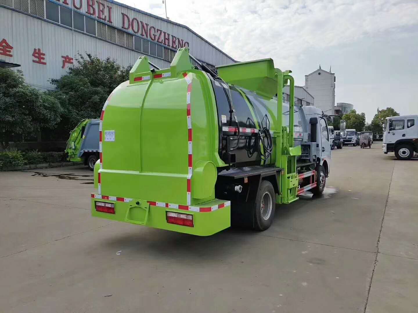 餐厨垃圾车的性能_解决厨余垃圾的烦恼_东风泔水垃圾车