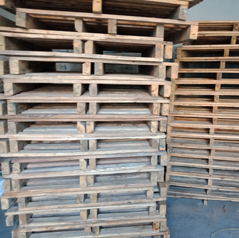 厂家批发松木卡板物流耐用四面进叉实木卡板商场出口免熏蒸木托盘