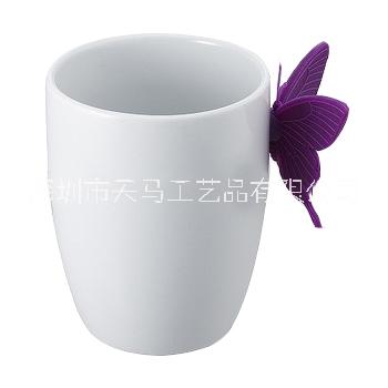 欧式陶瓷咖啡杯 玉蝴蝶创意陶瓷马克杯 白色口杯茶杯 潮流杯  蝴蝶亲吻陶瓷杯 少女心悦杯图片