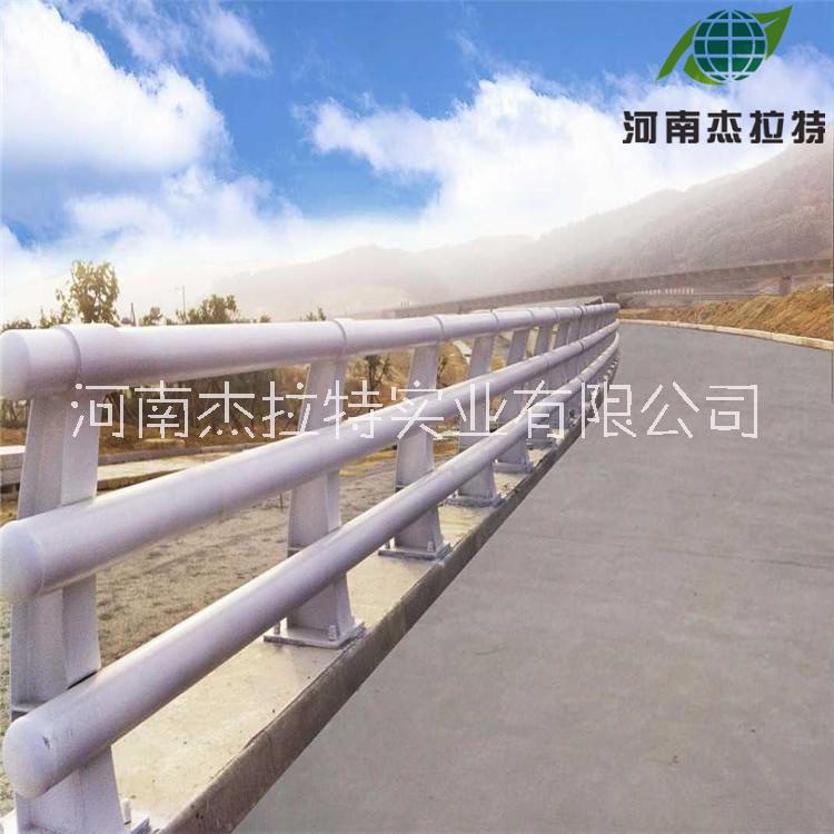 道路防撞护栏钢管喷塑防护栏杆是道路安全防护的重要组成部分