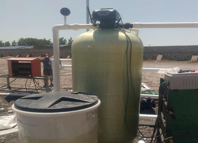 防止水垢堵塞锅炉管道喷头的硬水软化过滤设备价格 4吨自动自动软化水设备价格