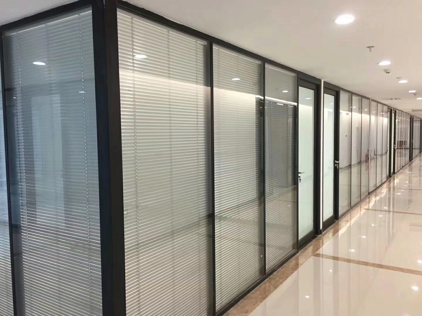 铝合金双玻百叶隔断墙厂家，玻璃隔断墙订做 适合新装修办公室隔断