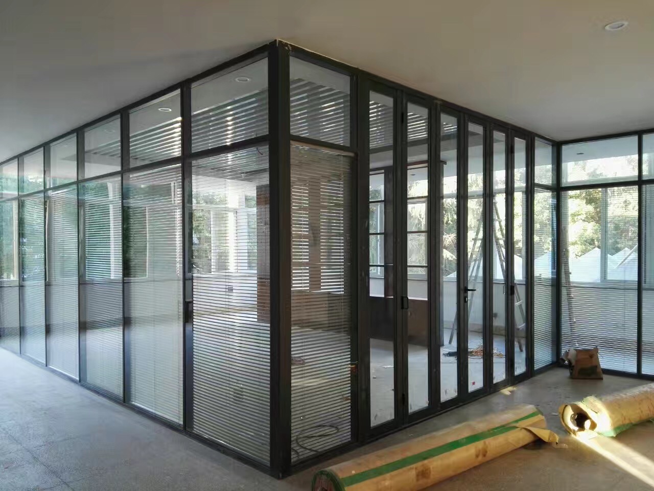 玻璃木质复合门隔断厂家，高隔断隔墙 单双玻带百叶隔断