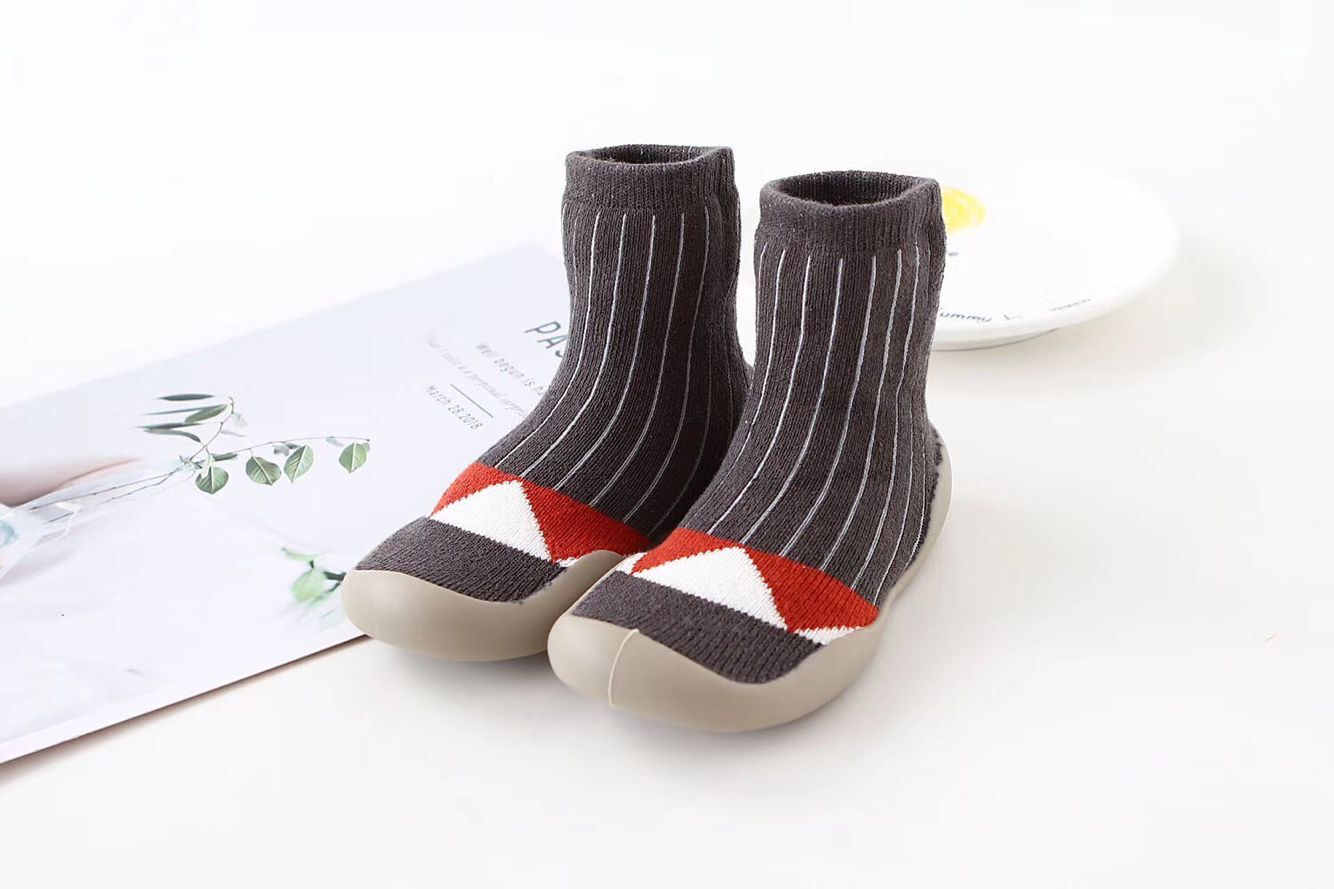 厂家直销2019新款抗震不变形儿童专用地板鞋